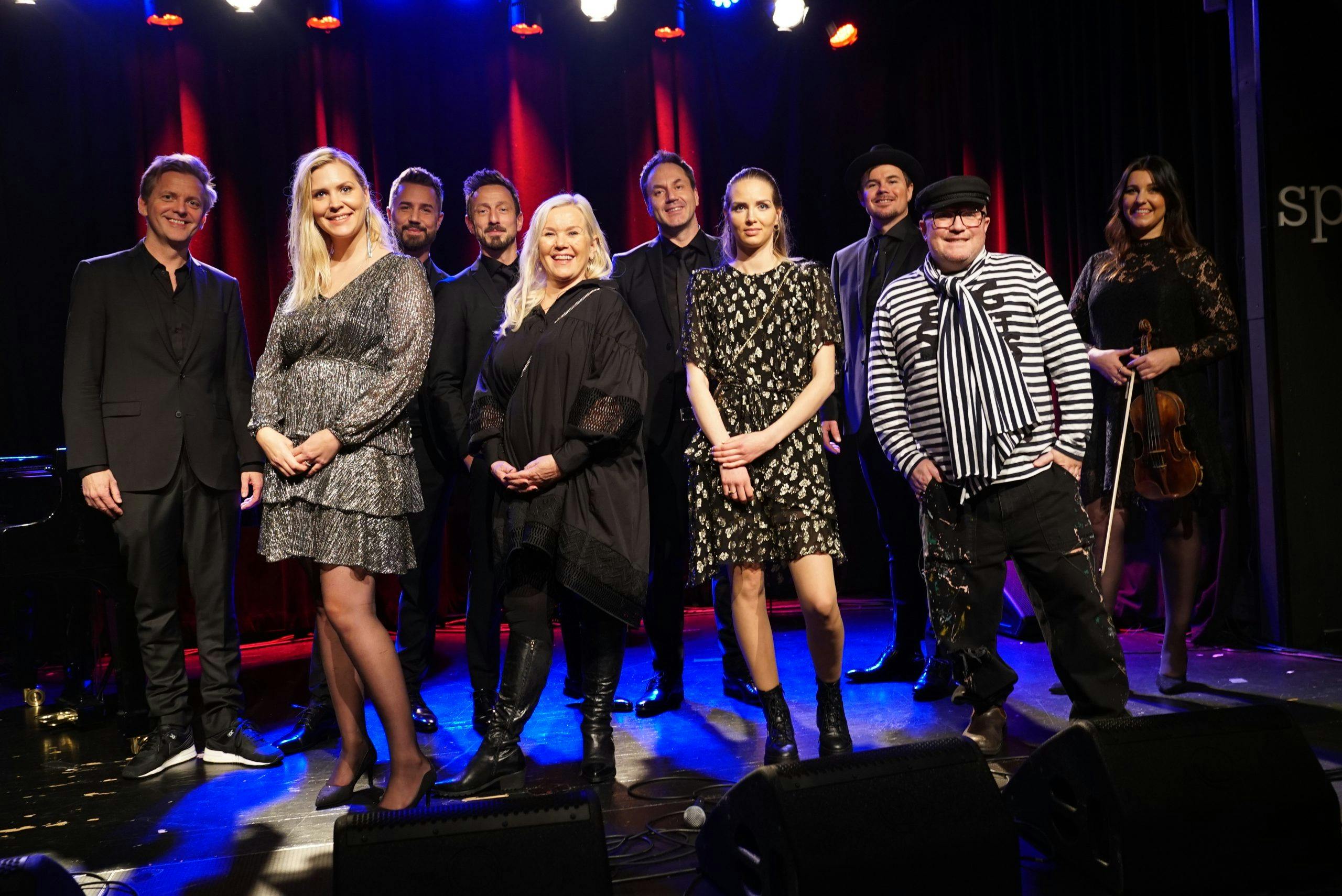 PÅ SCENEN: Mona Anita Espedal Årets modigste kvinne 2019 Tara-prisen Stavangerkameratene NRK Per Sundnes Til deg fra meg